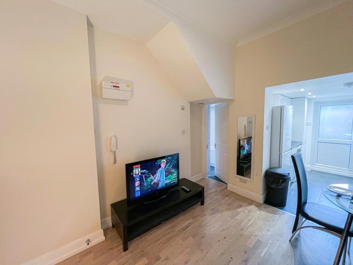 1-bedroom Flat With Small Garden & Paid Parking In Finsbury Park, Highbury Apartamento
