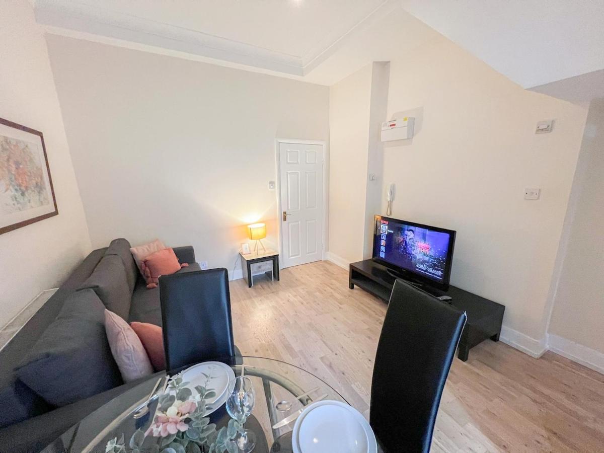 1-bedroom Flat With Small Garden & Paid Parking In Finsbury Park, Highbury Apartamento *