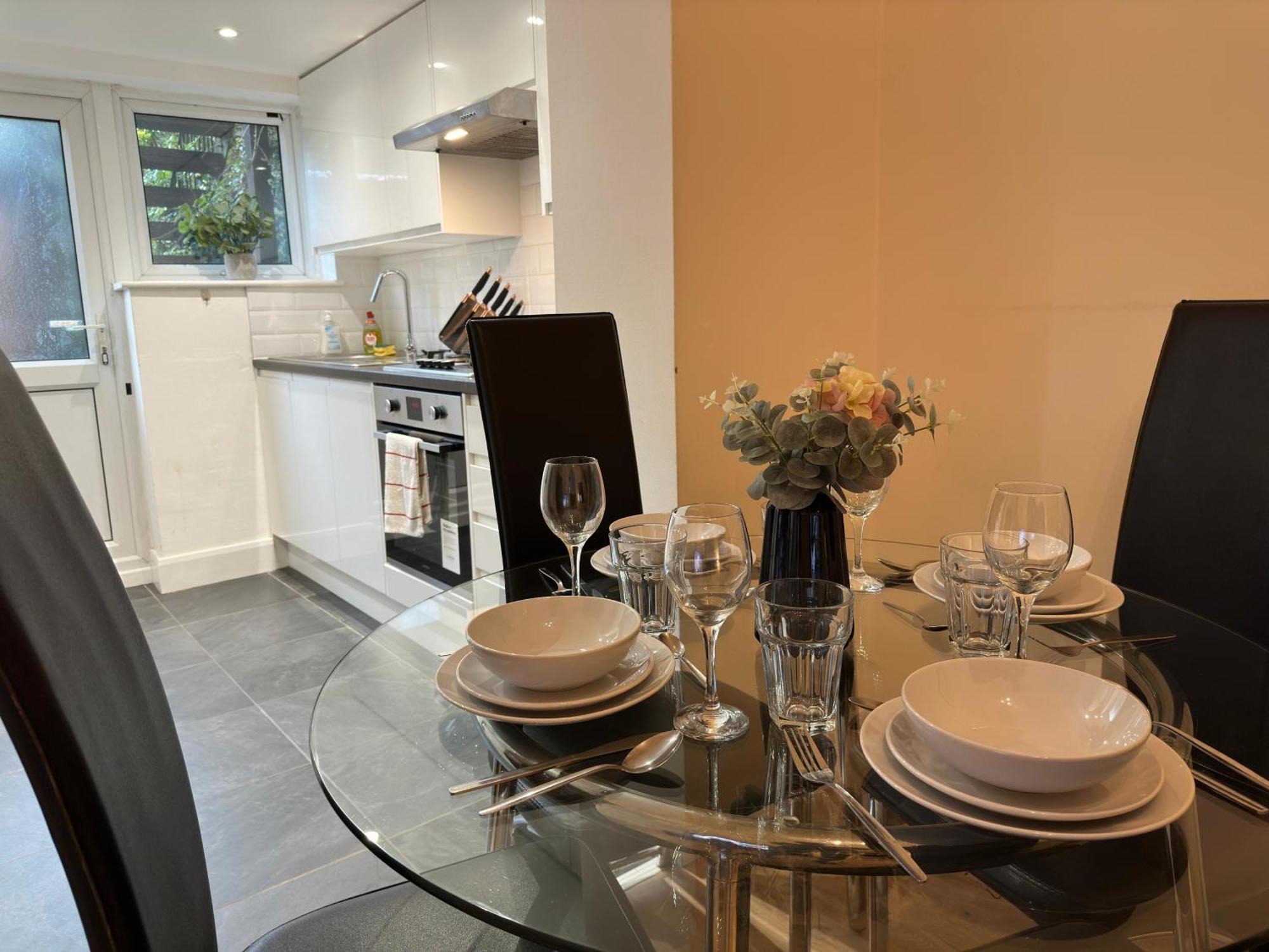 1-bedroom Flat With Small Garden & Paid Parking In Finsbury Park, Highbury Apartamento